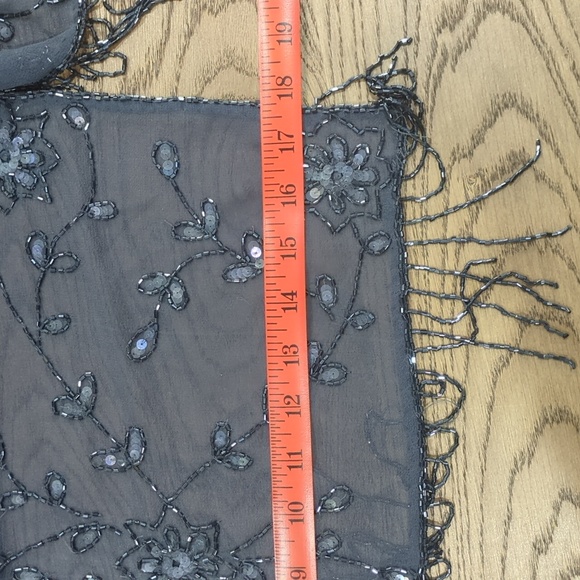 Gray sequence scarf wrap - Picture 4 of 5